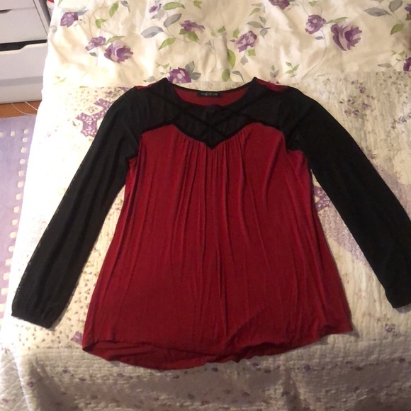 Brand new Women top, was worn once for an event. - Picture 6 of 6